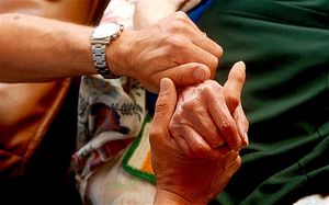 elderly_hand_2681438b.jpg