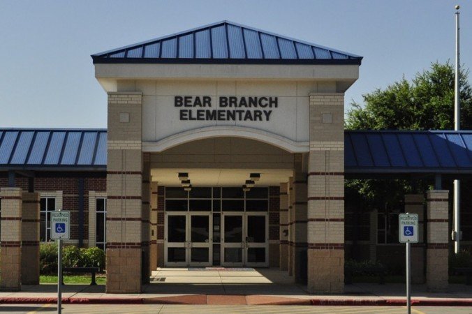 Texas elementary school threatens parents with arrest for walking their children to school