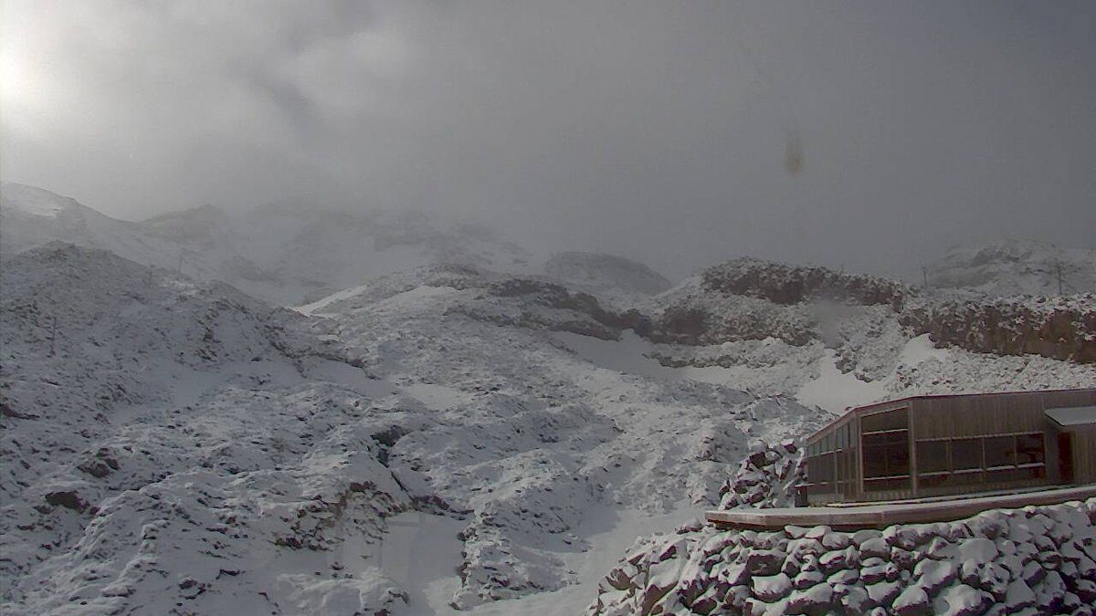 New Zealand 'weather bomb' brings snow during height of summer