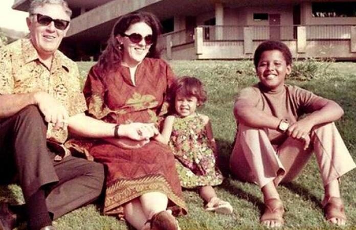 Ann Dunham with her father, Stanley, and her children, Maya and Barack obama.