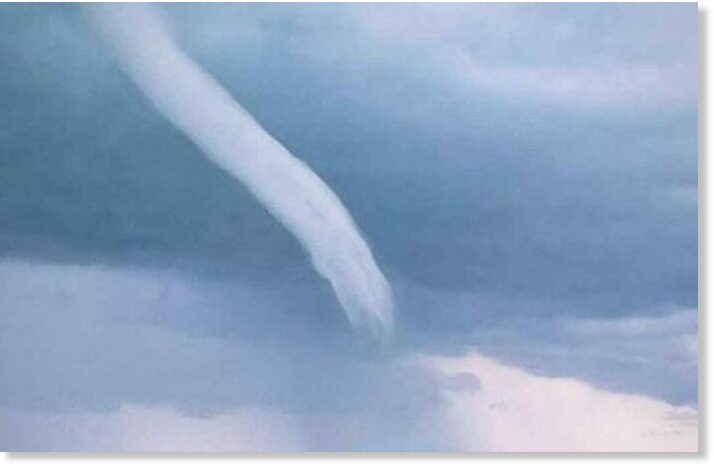 Unusual Waterspout Spotted Off Italy S Coast On August 7 Earth