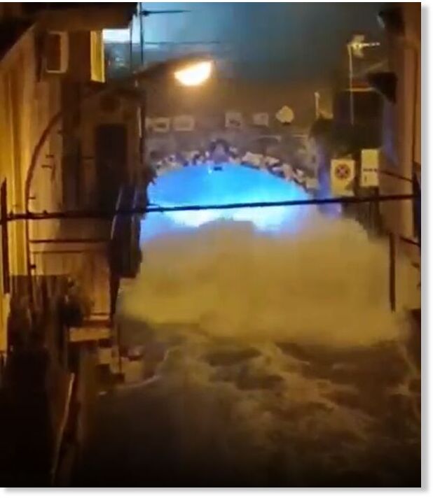 Click to enlarge wave then crashes through the street