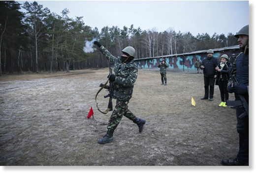  Members of a &quot;Maidan&quot; self-defense battalion take part in weapons training at a Ukrainian Interior Ministry base near Kiev