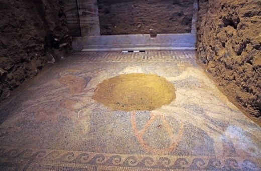 Mosaic floor discovered in burial mound complex in northern Greece ...