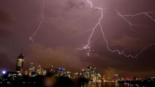 Video captures dramatic lightning storms over Queensland, Australia ...