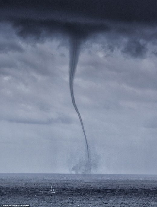 Giant 1,000ft waterspout photographed near Sydney, Australia -- Earth ...