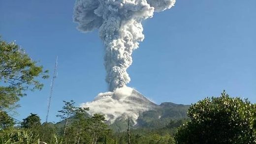 Indonesia's Mount Merapi explodes in biggest eruption this year, red ...