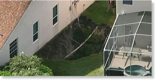 2 Families Displaced After Large Sinkhole Opens In New Port Richey ...