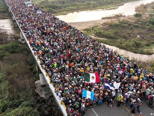 Mexican Gov T Escorting 1700 Caravan Migrants To Unsecured Texas Border   New Migrant Caravan 640x480 