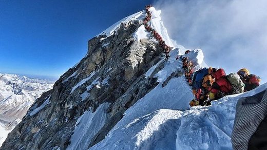 British climber dies on Mount Everest - Death toll for 2019 hits 17 ...