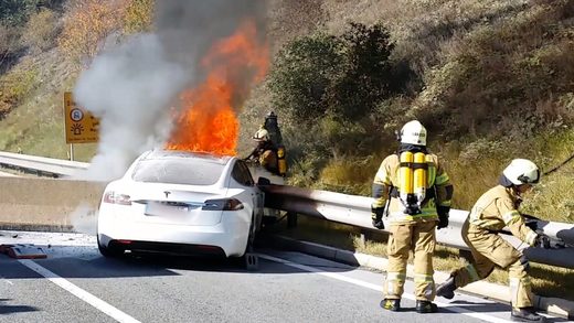 Tesla Keeps Silent While Their Cars Keep Catching On Fire Randomly, No ...