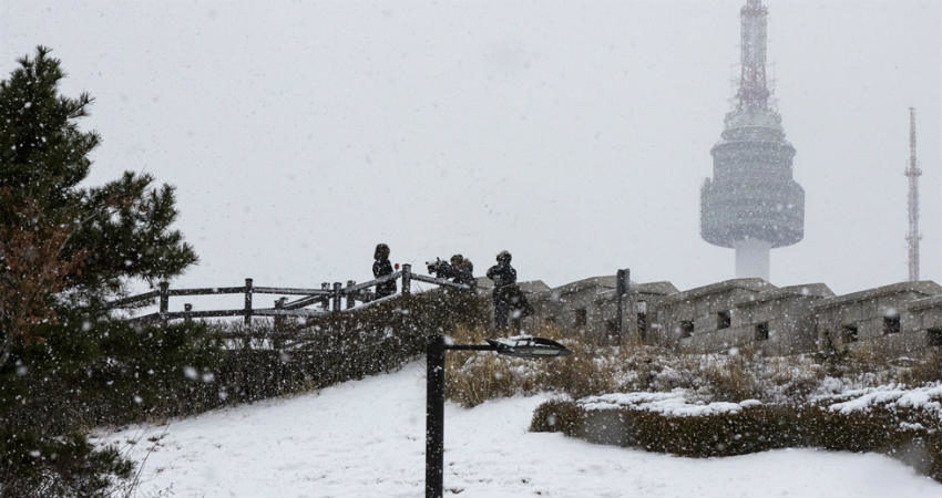 Record breaking snow hits Seoul and parts of South Korea -- Earth