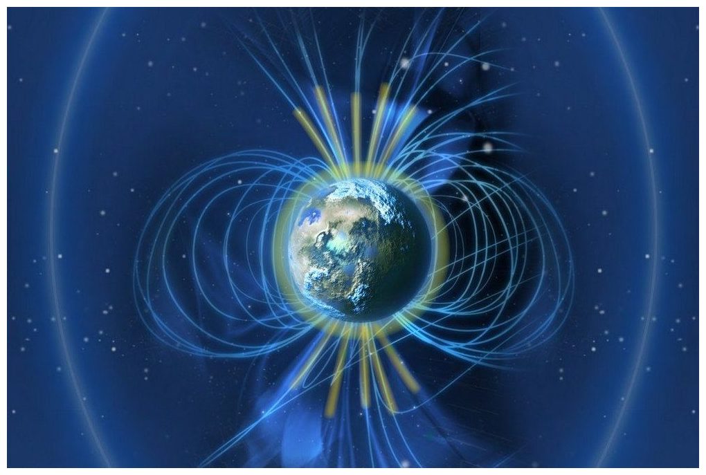 Earth s magnetic  field  is weakening for unexplained reason 