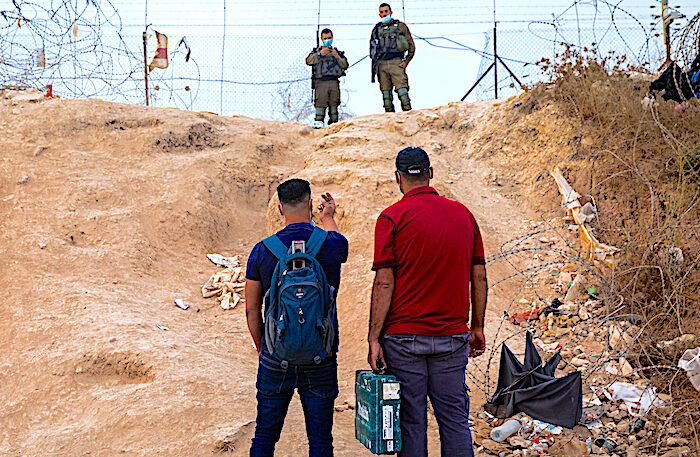 Israelis/Palestinians fence