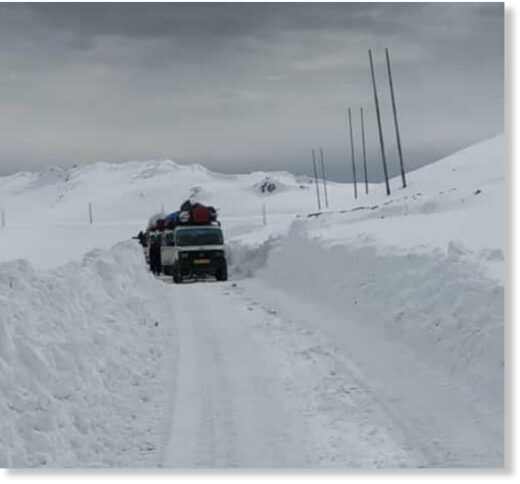86 km long road closed after foot of fresh snow fall in Kashmir ...