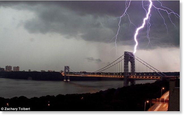 Us Electrifying Moment Lightning Hit New York Bridge As Spectacular Storm Hit The City Earth