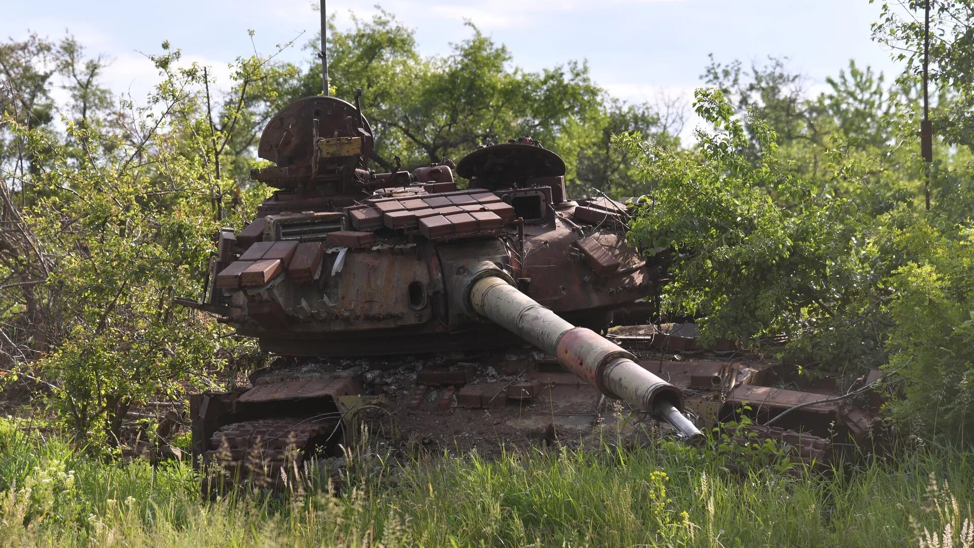 destroyed ukraine tank