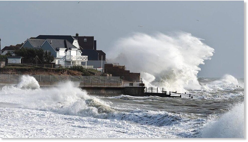 Storm Ciarán 'Major incident' declared as storm batters parts of UK