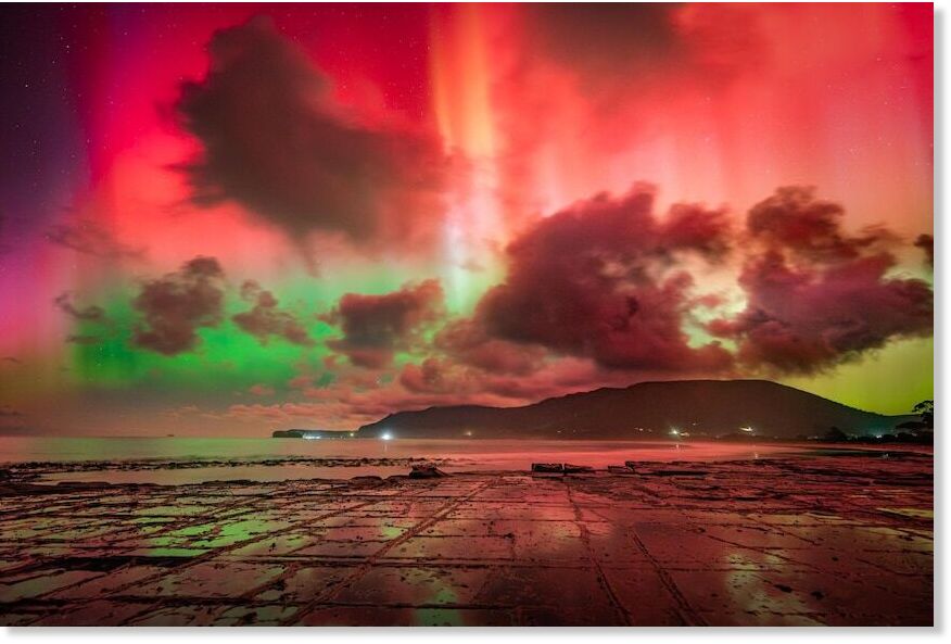 Sean O'Riordan just managed to capture this stunning display at Eaglehawk Neck in south-east Tasmania