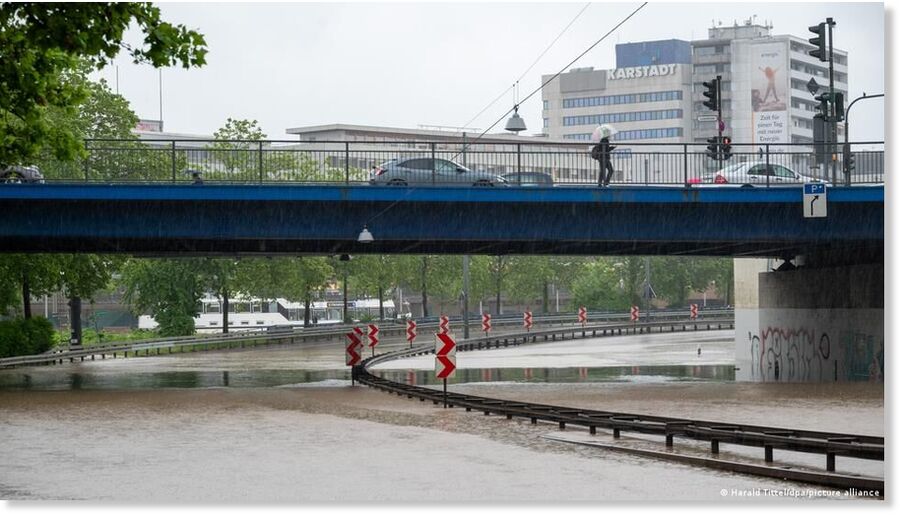 Many roads, including the A620 Autobahn in Saarbrücken, were inundated and closed