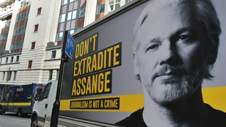 mobile billboard free assange