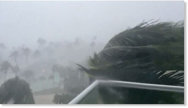 Storm batters Jamaica