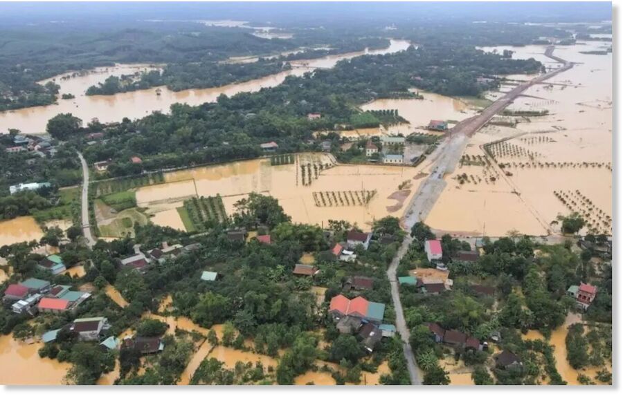 The storm in Quang Ninh on Tuesday brought torrential rains to most of Vietnam’s north, with rainfall exceeding 300mm in several parts.
