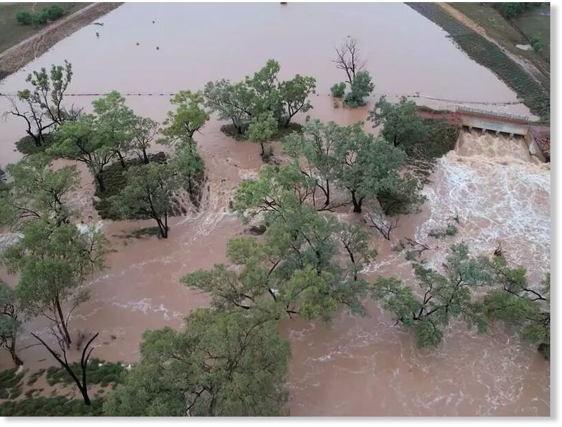 Heavy rain in Charleville has caused some flooding but the worst of the weather seems over.