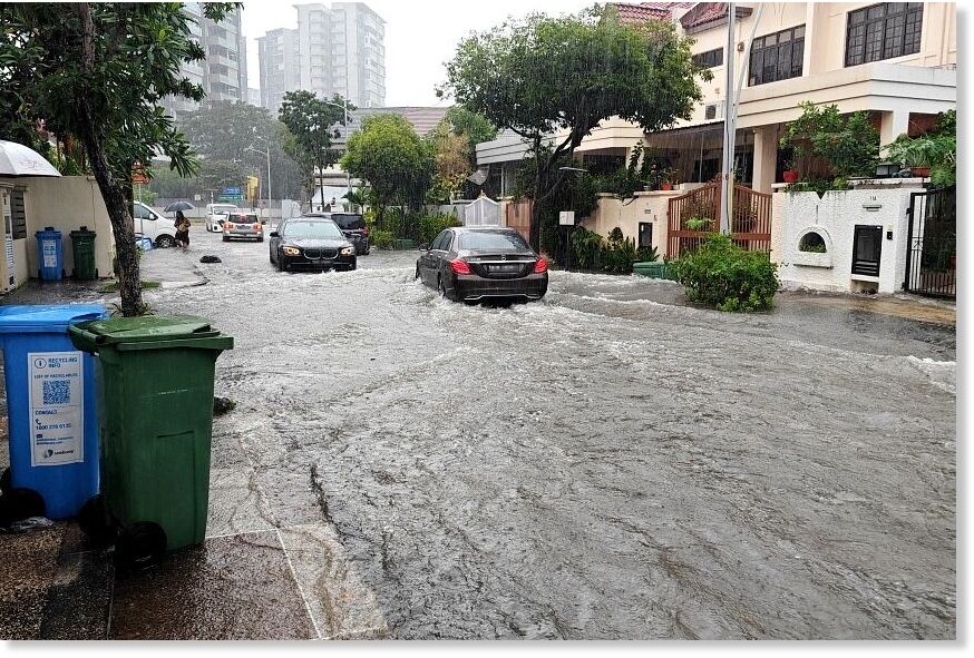 PUB said there was a flash flood in Wan Tho Avenue in Potong Pasir