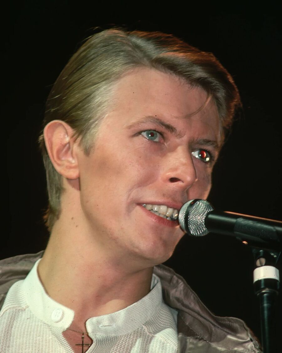 david bowie eye color