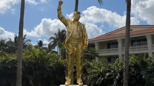trump golden statue trump golden statue
